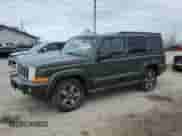 2008 Jeep Commander Sport z VIN 1J8HG48K18C153890, wystawiony jako Copart lot #53191825 z przebiegiem 208 419 mil mil oraz Czysty tytuł • Clean title. Historia ofert i sprzedaży dostępna na DreamBid. Obrazek 1.