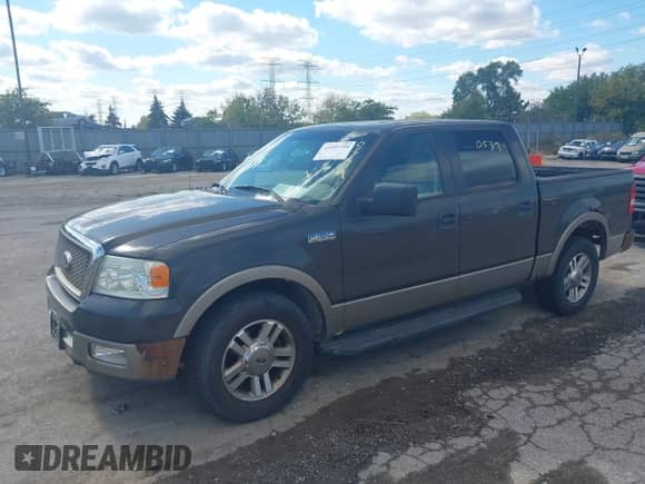 2005 Ford F-150 XLT z VIN 1FTPW12555FB31201, wystawiony jako IAAI lot #43410539 z przebiegiem 116 296 mil mil oraz . Historia ofert i sprzedaży dostępna na DreamBid. Obrazek 2.