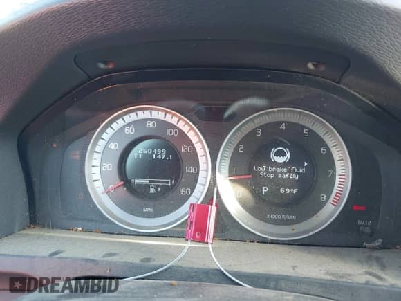 2012 Volvo S60 T5 с VIN YV1622FS1C2048425, выставлен на аукционе IAAI как лот 43324845 с пробегом 250 499 миль миль и . История ставок и продаж доступна на DreamBid. Изображение 7.