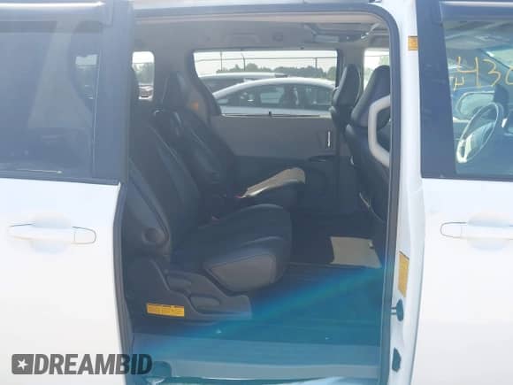 2011 Toyota Sienna SE z VIN 5TDXK3DC7BS048545, wystawiony jako IAAI lot #43006422 z przebiegiem 202 366 mil mil oraz . Historia ofert i sprzedaży dostępna na DreamBid. Obrazek 8.