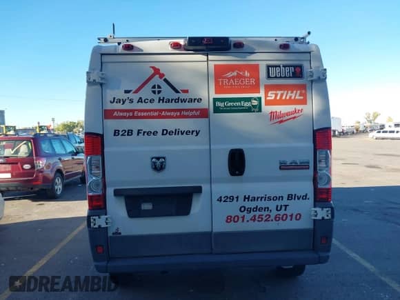 2017 Ram ProMaster Cargo z VIN 3C6TRVAG8HE542890, wystawiony jako IAAI lot #43499590 z przebiegiem 102 516 mil mil oraz . Historia ofert i sprzedaży dostępna na DreamBid. Obrazek 16.