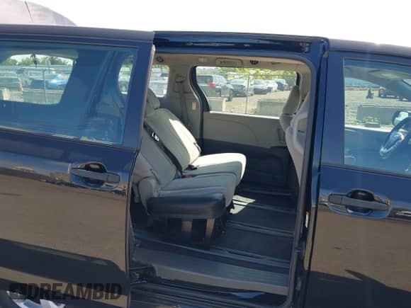 2018 Toyota Sienna L with VIN 5TDZZ3DC4JS913801, listed as a IAAI auction lot 43119819 with 217,971 mi miles and . Bid and sale history available at DreamBid. Image 8.