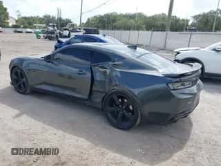 2017 Chevrolet Camaro 2SS z VIN 1G1FH1R77H0105082, wystawiony jako IAAI lot #43350250 z przebiegiem 89 770 mil mil oraz . Historia ofert i sprzedaży dostępna na DreamBid. Obrazek 3.