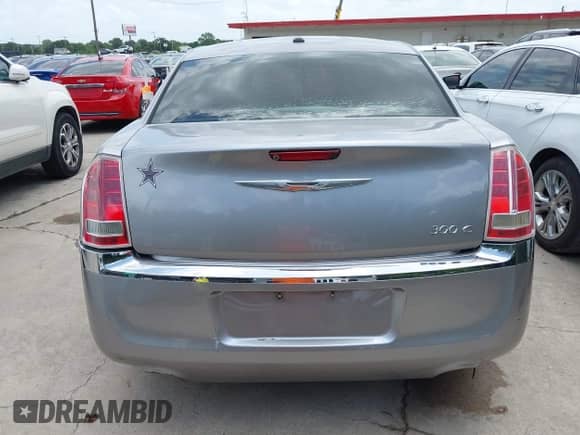 2013 Chrysler 300 C с VIN 2C3CCAEG2DH606373, выставлен на аукционе IAAI как лот 42533677 с пробегом 188 303 миль миль и . История ставок и продаж доступна на DreamBid. Изображение 16.