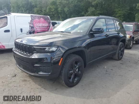 2024 Jeep Grand Cherokee Laredo с VIN 1C4RJHAG4RC259732, выставлен на аукционе Copart как лот 70576165 с пробегом 9 695 миль миль и Списание • Salvage title. История ставок и продаж доступна на DreamBid. Изображение 1.