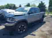 2019 Ram 1500 Rebel z VIN 1C6SRFLT8KN797618, wystawiony jako IAAI lot #42556663 z przebiegiem 92 606 mil mil oraz . Historia ofert i sprzedaży dostępna na DreamBid. Obrazek 17.