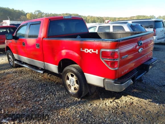 2011 Ford F-150 XL z VIN 1FTFW1EF7BFB18624, wystawiony jako IAAI lot #43501273 z przebiegiem 199 372 mil mil oraz . Historia ofert i sprzedaży dostępna na DreamBid. Obrazek 3.