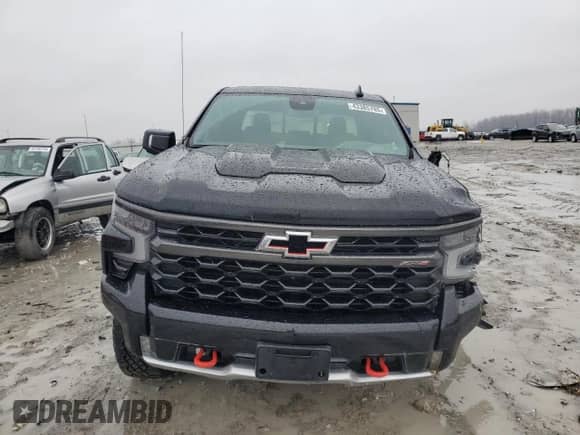 2024 Chevrolet Silverado 1500 ZR2 z VIN 3GCUDHEL2RG194496, wystawiony jako Copart lot #43385785 z przebiegiem 11 312 mil mil oraz Szkoda całkowita • Salvage title. Historia ofert i sprzedaży dostępna na DreamBid. Obrazek 5.