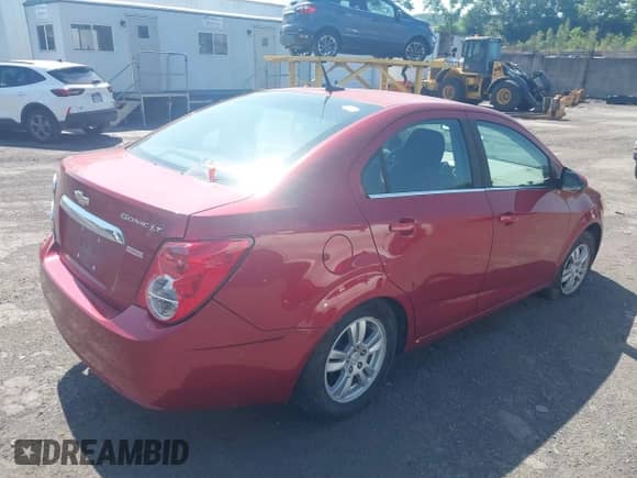 2012 Chevrolet Sonic LT z VIN 1G1JD5SB7C4224456, wystawiony jako IAAI lot #42580202 z przebiegiem 85 713 mil mil oraz . Historia ofert i sprzedaży dostępna na DreamBid. Obrazek 4.
