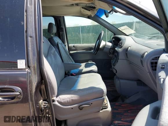2000 Dodge Caravan ES with VIN 1B4GP74L4YB719353, listed as a IAAI auction lot 41924400 with 110,682 mi miles and . Bid and sale history available at DreamBid. Image 5.