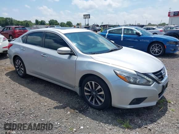 2016 Nissan Altima SV z VIN 1N4AL3AP1GC243551, wystawiony jako IAAI lot #42731271 z przebiegiem 88 879 mil mil oraz . Historia ofert i sprzedaży dostępna na DreamBid. Obrazek 1.