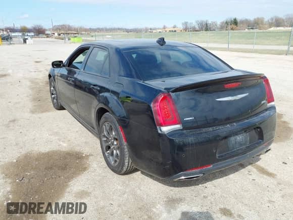 2018 Chrysler 300 S z VIN 2C3CCAGG4JH302292, wystawiony jako IAAI lot #41881894 z przebiegiem 151 160 mil mil oraz . Historia ofert i sprzedaży dostępna na DreamBid. Obrazek 3.