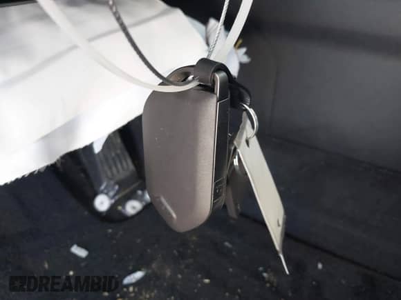 2025 Kia Sorento EX z VIN 5XYRH4JFXSG326301, wystawiony jako IAAI lot #42695332 z przebiegiem 19 187 mil mil oraz . Historia ofert i sprzedaży dostępna na DreamBid. Obrazek 11.