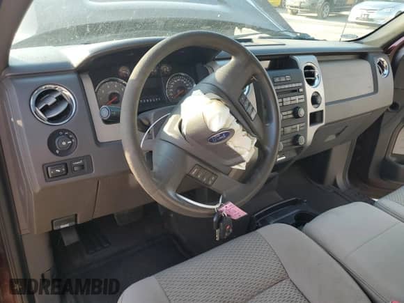 2010 Ford F-150 XL с VIN 1FTMF1C85AKE57478, выставлен на аукционе Copart как лот 82338555 с пробегом 132 598 миль миль и На запчасти • Non repairable. История ставок и продаж доступна на DreamBid. Изображение 8.