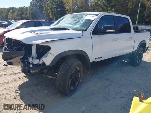 2020 Ram 1500 Rebel z VIN 1C6SRFLT7LN195486, wystawiony jako IAAI lot #43499888 z przebiegiem 161 678 mil mil oraz . Historia ofert i sprzedaży dostępna na DreamBid. Obrazek 21.