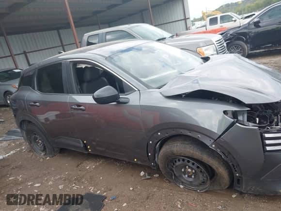 2025 Nissan Kicks S с VIN 3N8AP6BB1SL380865, выставлен на аукционе IAAI как лот 43266575 с пробегом Не указан миль и . История ставок и продаж доступна на DreamBid. Изображение 12.