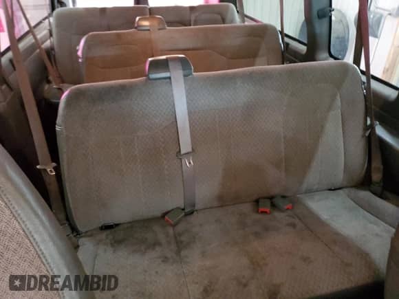 2014 Chevrolet Express Passenger LT с VIN 1GAZG1FA6E1157437, выставлен на аукционе Copart как лот 67721365 с пробегом 237 349 миль миль и Чистый • Clean title. История ставок и продаж доступна на DreamBid. Изображение 11.