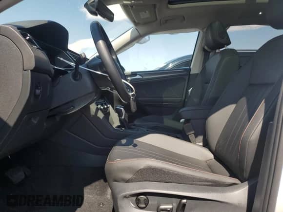 2024 Volkswagen Tiguan с VIN 3VVTB7AX5RM221472, выставлен на аукционе Copart как лот 67838615 с пробегом 6 134 миль миль и Списание • Salvage title. История ставок и продаж доступна на DreamBid. Изображение 7.