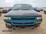 2002 Chevrolet Silverado 1500 z VIN 1GCEC14W22Z220823, wystawiony jako Copart lot #65223415 z przebiegiem 263 709 mil mil oraz Szkoda całkowita • Salvage title. Historia ofert i sprzedaży dostępna na DreamBid. Obrazek 5.