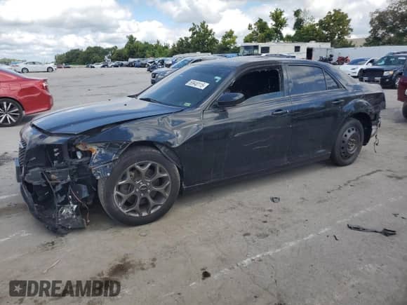 2015 Chrysler 300 S с VIN 2C3CCAGG1FH808654, выставлен на аукционе Copart как лот 69940115 с пробегом Не указан миль и Списание • Salvage title. История ставок и продаж доступна на DreamBid. Изображение 1.