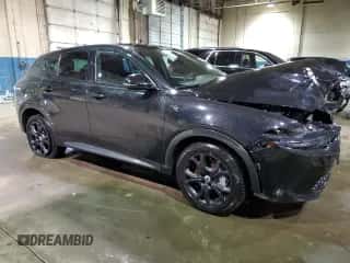 2024 Dodge Hornet R/T z VIN ZACPDFCW5R3A29983, wystawiony jako Copart lot #87265214 z przebiegiem 14 546 mil mil oraz Nie do naprawy • Non repairable. Historia ofert i sprzedaży dostępna na DreamBid. Obrazek 4.