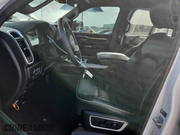 2022 Ram 1500 Laramie z VIN 1C6SRFJT0NN182360, wystawiony jako Copart lot #84590195 z przebiegiem Nie podano mil oraz Nie do naprawy • Non repairable. Historia ofert i sprzedaży dostępna na DreamBid. Obrazek 7.