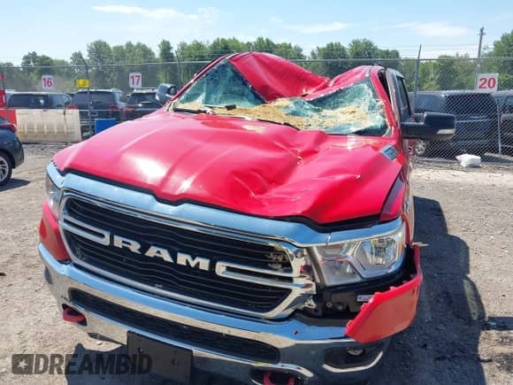 2019 Ram 1500 Big Horn z VIN 1C6SRFFT3KN863682, wystawiony jako IAAI lot #42588044 z przebiegiem 63 551 mil mil oraz . Historia ofert i sprzedaży dostępna na DreamBid. Obrazek 6.