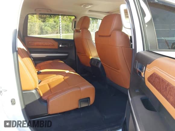 2019 Toyota Tundra SR5 с VIN 5TFAY5F10KX794700, выставлен на аукционе IAAI как лот 43403599 с пробегом 95 983 миль миль и . История ставок и продаж доступна на DreamBid. Изображение 8.
