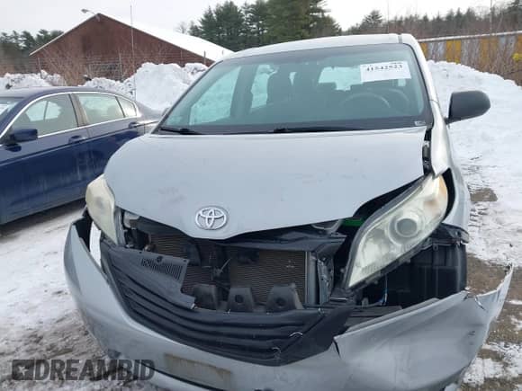 2012 Toyota Sienna с VIN 5TDKA3DC3CS010468, выставлен на аукционе IAAI как лот 41542523 с пробегом 56 055 миль миль и . История ставок и продаж доступна на DreamBid. Изображение 12.