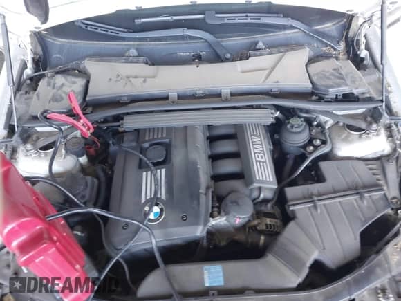 2007 BMW 3 Series 328i z VIN WBAVC53557FZ80461, wystawiony jako IAAI lot #43567151 z przebiegiem Nie podano mil oraz . Historia ofert i sprzedaży dostępna na DreamBid. Obrazek 10.