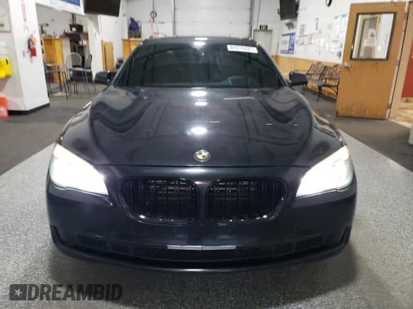 2012 BMW 7 Series 750Li xDrive with VIN WBAKC8C57CC437578, listed as a Copart auction lot 84239725 with 89,960 mi miles and Clean title. Bid and sale history available at DreamBid. Image 5.