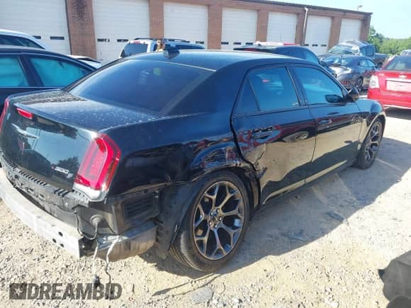 2015 Chrysler 300 S с VIN 2C3CCABG0FH853608, выставлен на аукционе IAAI как лот 42774597 с пробегом 101 027 миль миль и . История ставок и продаж доступна на DreamBid. Изображение 4.