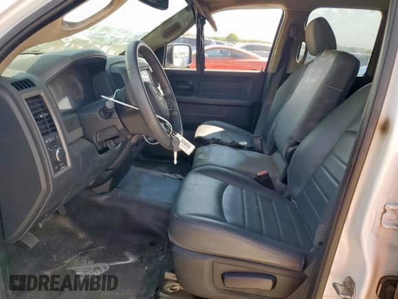 2018 Ram 1500 Tradesman z VIN 1C6RR6FG3JS336310, wystawiony jako Copart lot #82068495 z przebiegiem 107 369 mil mil oraz Szkoda całkowita • Salvage title. Historia ofert i sprzedaży dostępna na DreamBid. Obrazek 7.