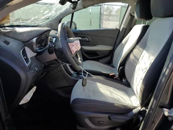 2019 Chevrolet Trax LS с VIN 3GNCJKSBXKL235832, выставлен на аукционе Copart как лот 71372565 с пробегом Не указан миль и На запчасти • Non repairable. История ставок и продаж доступна на DreamBid. Изображение 7.