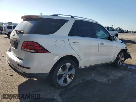 2017 Mercedes-Benz GLE 350 z VIN 4JGDA5JB1HA975443, wystawiony jako Copart lot #81858015 z przebiegiem 109 195 mil mil oraz Szkoda całkowita • Salvage title. Historia ofert i sprzedaży dostępna na DreamBid. Obrazek 3.