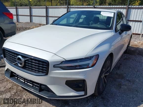 2022 Volvo S60 Momentum с VIN 7JRL12TZ9NG189201, выставлен на аукционе IAAI как лот 43423244 с пробегом 126 311 миль миль и . История ставок и продаж доступна на DreamBid. Изображение 17.