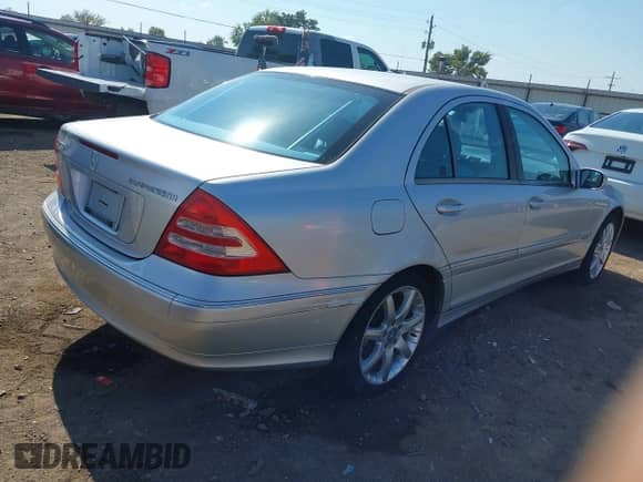 2003 Mercedes-Benz C 230 Kompressor z VIN WDBRF40J63F410243, wystawiony jako IAAI lot #43445817 z przebiegiem Nie podano mil oraz . Historia ofert i sprzedaży dostępna na DreamBid. Obrazek 4.