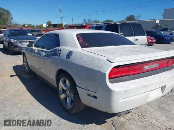 2009 Dodge Challenger R/T z VIN 2B3LJ54T59H509765, wystawiony jako IAAI lot #43444271 z przebiegiem 157 706 mil mil oraz . Historia ofert i sprzedaży dostępna na DreamBid. Obrazek 3.