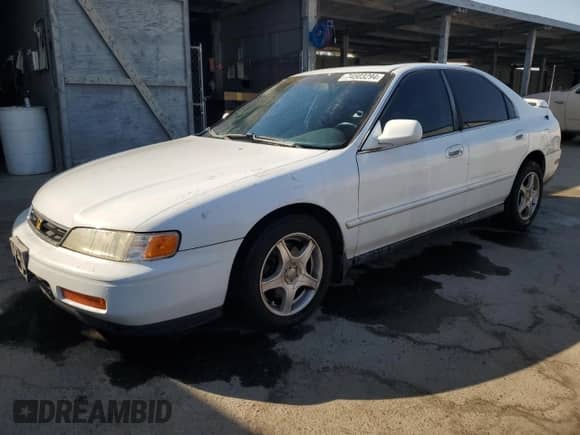 1995 Honda Accord with VIN 1HGCE6666SA017381, listed as a Copart auction lot 74503294 with 145,255 mi miles and Salvage title. Bid and sale history available at DreamBid. Image 1.