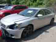 2014 Nissan Maxima SV z VIN 1N4AA5AP6EC470295, wystawiony jako IAAI lot #42551564 z przebiegiem 191 814 mil mil oraz . Historia ofert i sprzedaży dostępna na DreamBid. Obrazek 2.