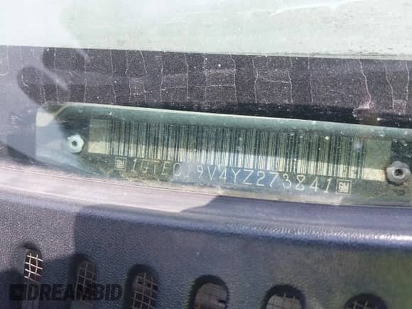 2000 GMC Sierra 1500 SLE z VIN 1GTEC19V4YZ273841, wystawiony jako IAAI lot #41981942 z przebiegiem 357 003 mil mil oraz . Historia ofert i sprzedaży dostępna na DreamBid. Obrazek 9.