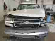 2006 Chevrolet Silverado 2500HD LS с VIN 1GCHC24U26E189877, выставлен на аукционе Copart как лот 67852755 с пробегом Не указан миль и На запчасти • Non repairable. История ставок и продаж доступна на DreamBid. Изображение 5.