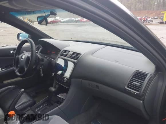 2003 Honda Accord LX z VIN 1HGCM66353A018662, wystawiony jako IAAI lot #41908567 z przebiegiem 216 510 mil mil oraz . Historia ofert i sprzedaży dostępna na DreamBid. Obrazek 5.