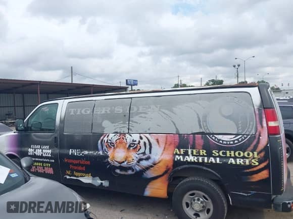 2008 Chevrolet Express Passenger with VIN 1GAHG39K281178303, listed as a IAAI auction lot 42140478 with 96,078 mi miles and . Bid and sale history available at DreamBid. Image 14.