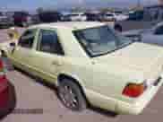 1987 Mercedes-Benz 300 E z VIN WDBEA30DXHA466708, wystawiony jako IAAI lot #41518078 z przebiegiem 166 202 mil mil oraz . Historia ofert i sprzedaży dostępna na DreamBid. Obrazek 3.