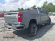 2022 Chevrolet Silverado 1500 RST z VIN 1GCUDEED8NZ558776, wystawiony jako IAAI lot #41374887 z przebiegiem Nie podano mil oraz . Historia ofert i sprzedaży dostępna na DreamBid. Obrazek 4.