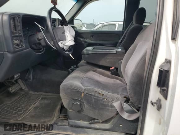 2001 Chevrolet Silverado 2500HD LS z VIN 1GCHK29U91E325328, wystawiony jako Copart lot #71843265 z przebiegiem 218 799 mil mil oraz Szkoda całkowita • Salvage title. Historia ofert i sprzedaży dostępna na DreamBid. Obrazek 7.