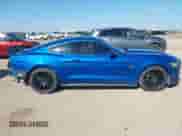 2017 Ford Mustang GT z VIN 1FA6P8CF0H5310934, wystawiony jako IAAI lot #43198857 z przebiegiem 92 428 mil mil oraz . Historia ofert i sprzedaży dostępna na DreamBid. Obrazek 13.