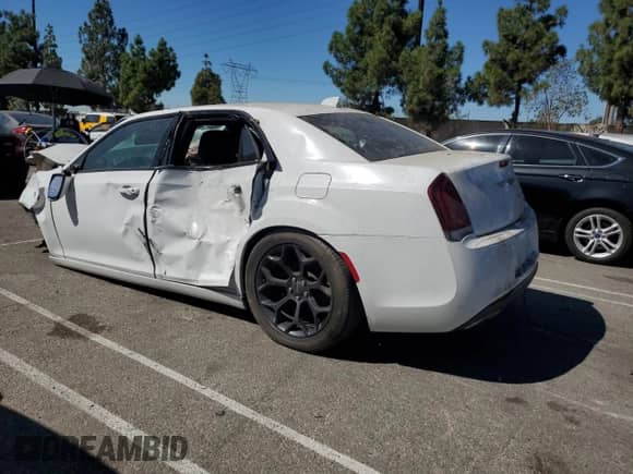 2019 Chrysler 300 S с VIN 2C3CCABGXKH678987, выставлен на аукционе Copart как лот 71802685 с пробегом Не указан миль и Списание • Salvage title. История ставок и продаж доступна на DreamBid. Изображение 2.