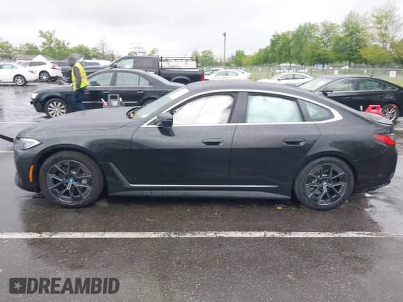 2024 BMW i4 xDrive40 с VIN WBY83FB07RFT10939, выставлен на аукционе IAAI как лот 42258751 с пробегом 11 689 миль миль и . История ставок и продаж доступна на DreamBid. Изображение 14.